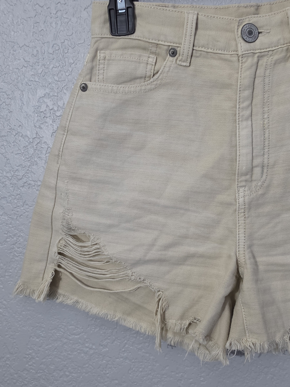 American Eagle Highest Rise Mom Short Cream Distressed Denim Womens 00 - Picture 3 of 9